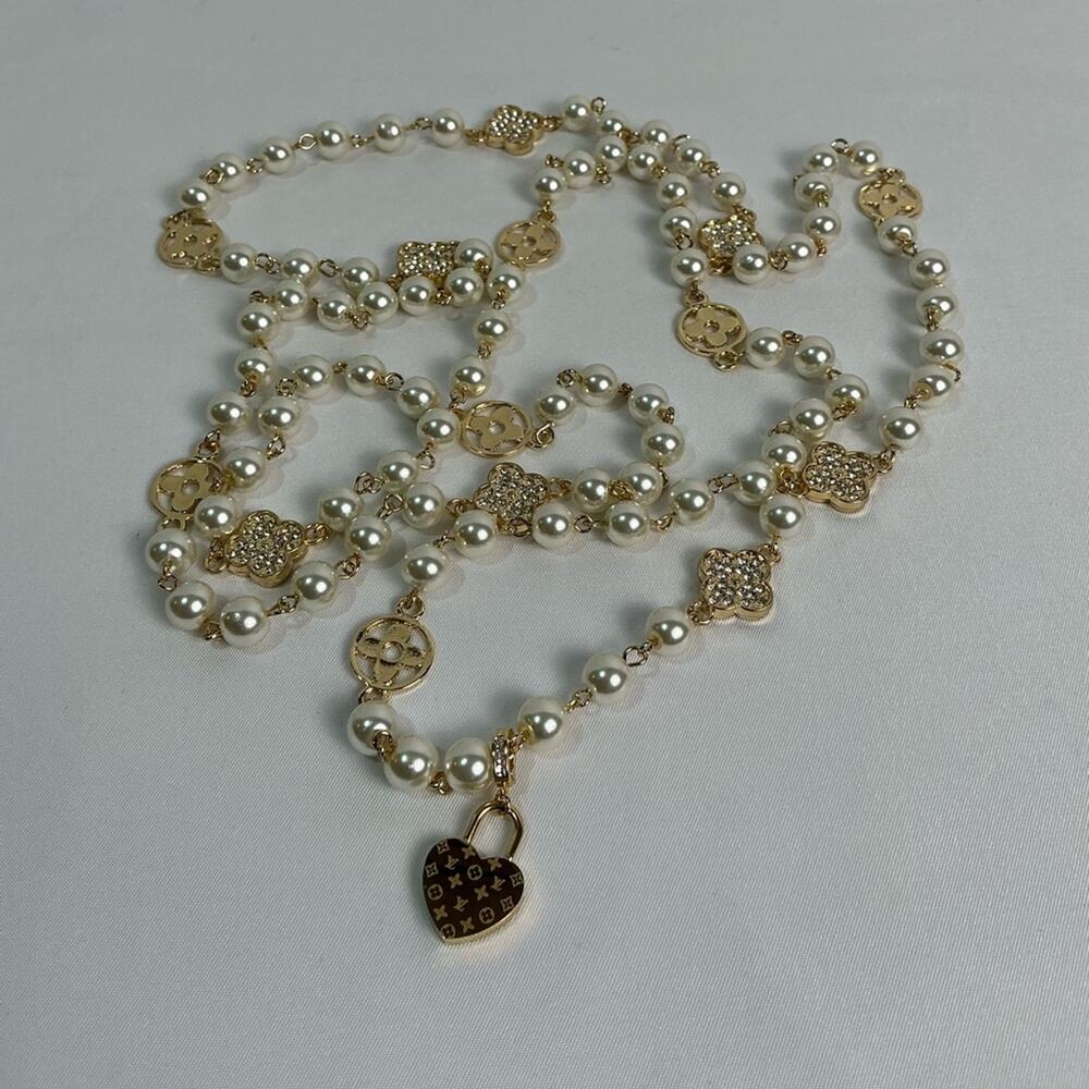 Louis Vuitton Simulated White Pearl Gold Rhinestone Necklace - Picture 3 of 12